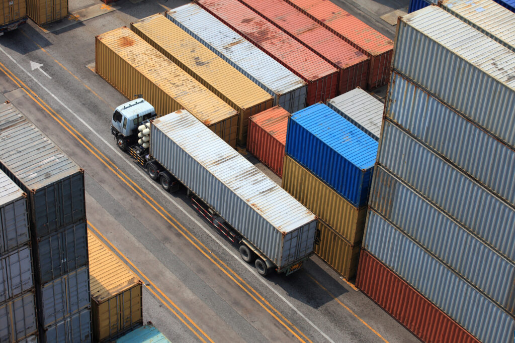 40 ft container trailer being shipped
